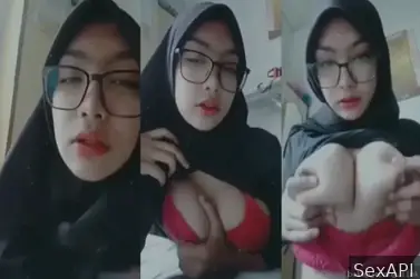 Nadira Tobrut Jilbab Hitam BH Merah Ngewe Sampe Memek Basah