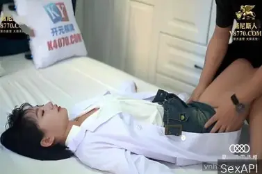 Pemerkosaan dokter wanita yang menawan