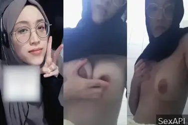 Ukhti Kacamata Toket Gede Pamer Becek